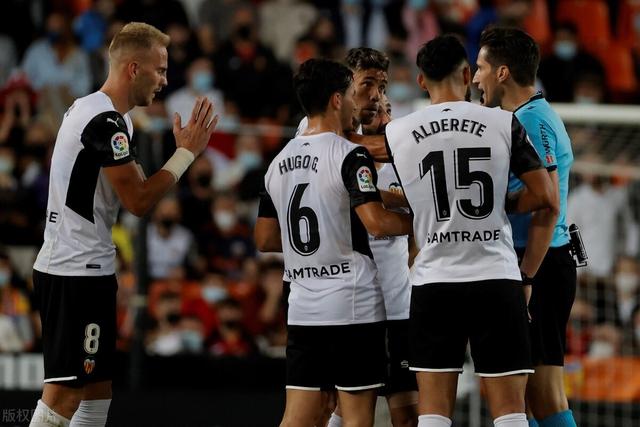 泰晤士报：曼联接近任命阿莫林 范尼可能只带一场