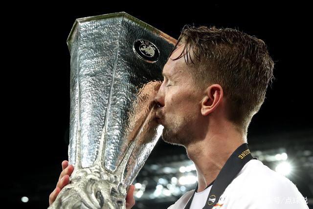 骑士力克步行者锁定季后赛 76人7连胜追平魔术